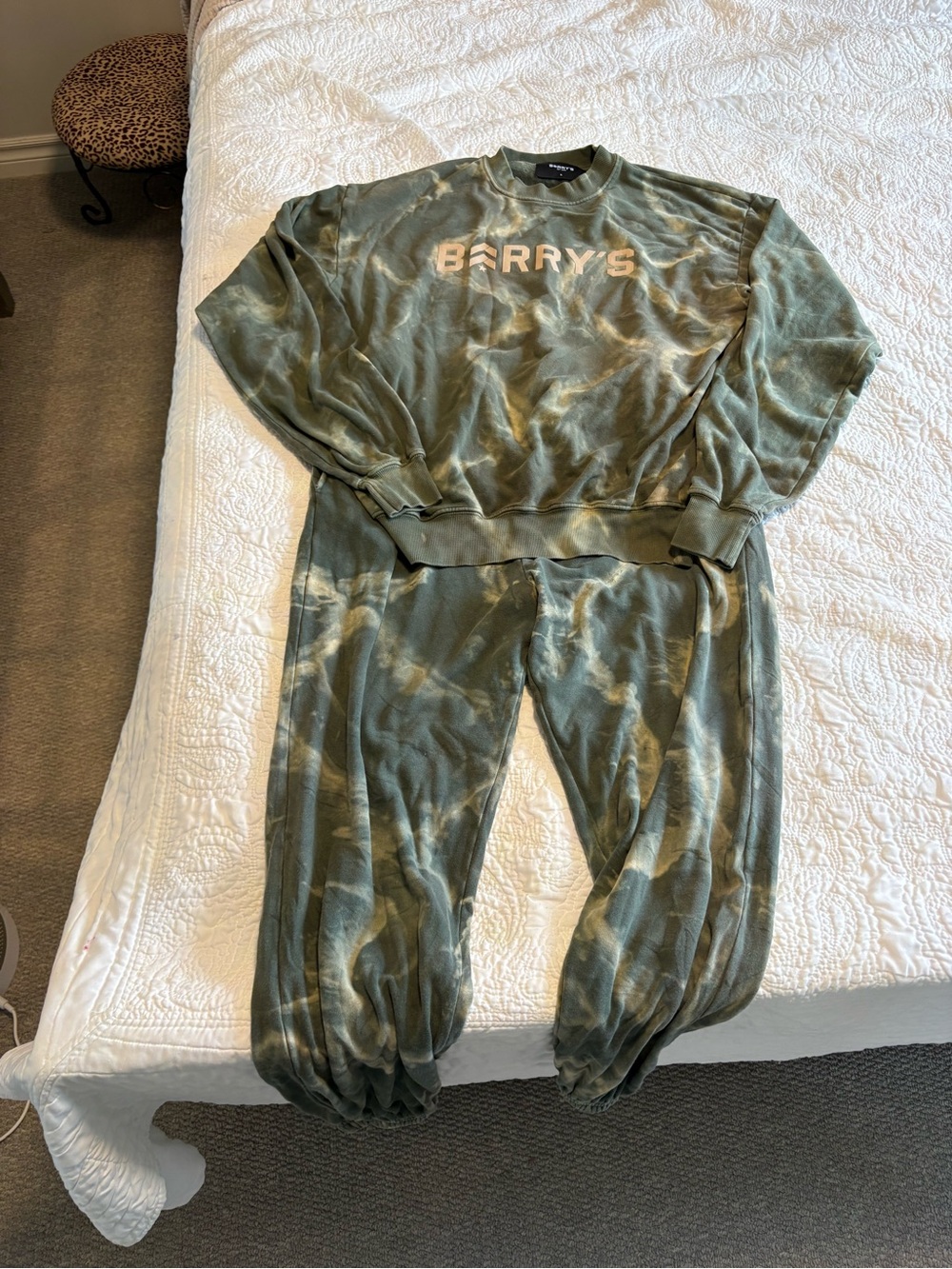 Unisex Barry’s Olive Tie-Dye Sweatpants and Crew